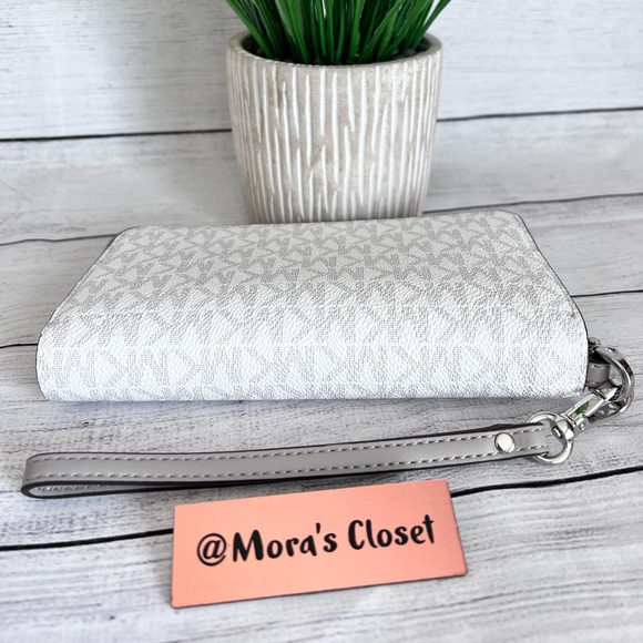 Michael Kors Wallet - Picture 4 of 9